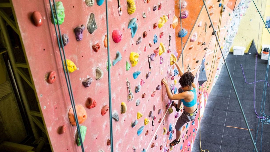 蹦牀(chuang)-減壓主(zhu)題創意式(shi)團(tuán)建(jian) 